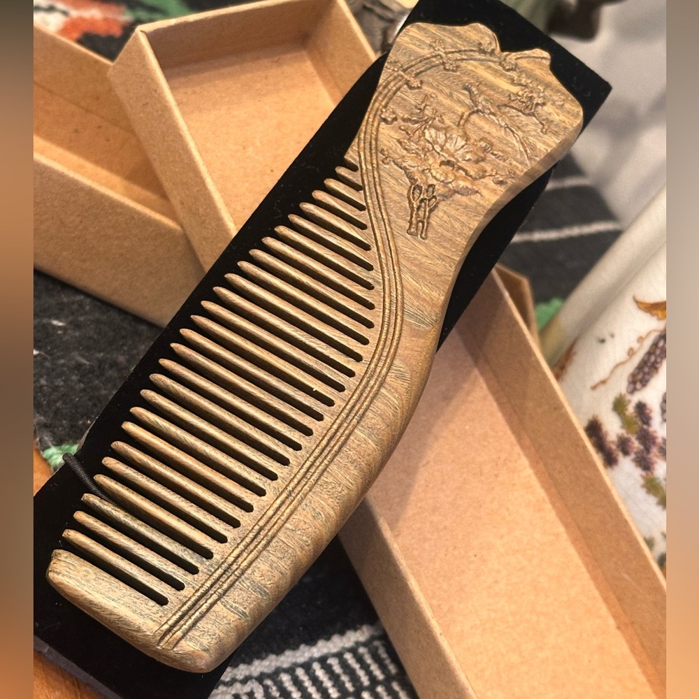 Vintage Style Carved Green Sandalwood Vanity Comb with Bird on Branch Design